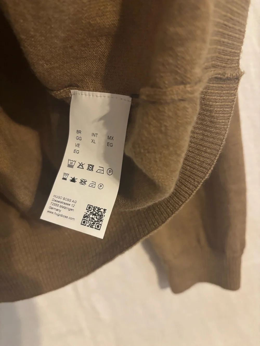 Hugo Boss men’s Sweater   XL